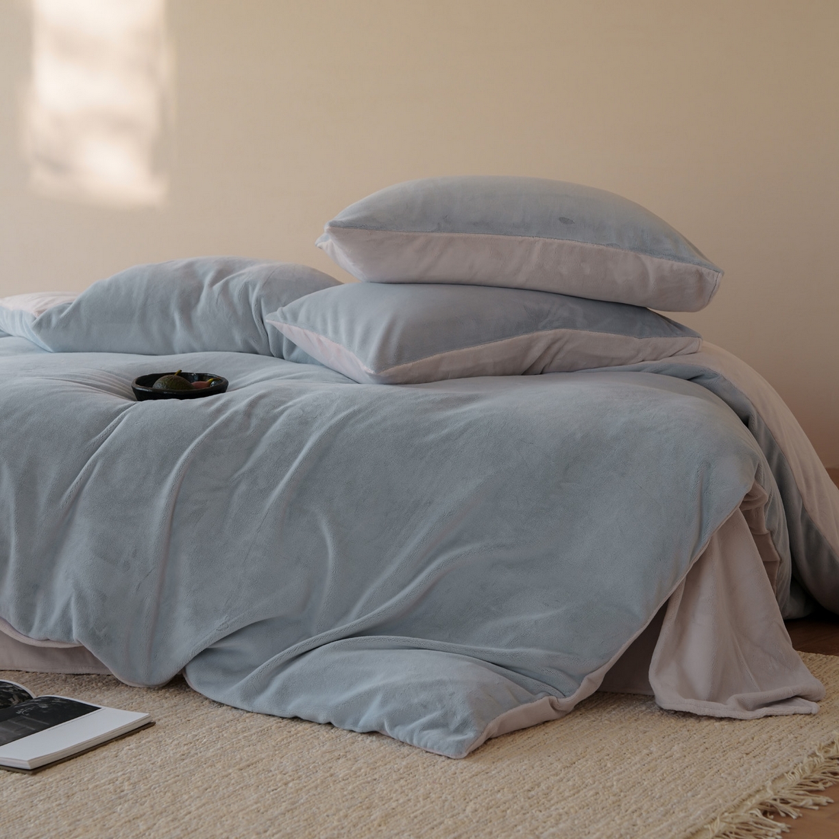 91家纺网 家纺一手货源 找家纺 简纯主义 2025新款撞色牛奶绒那不勒斯系列四件套 浅云蓝