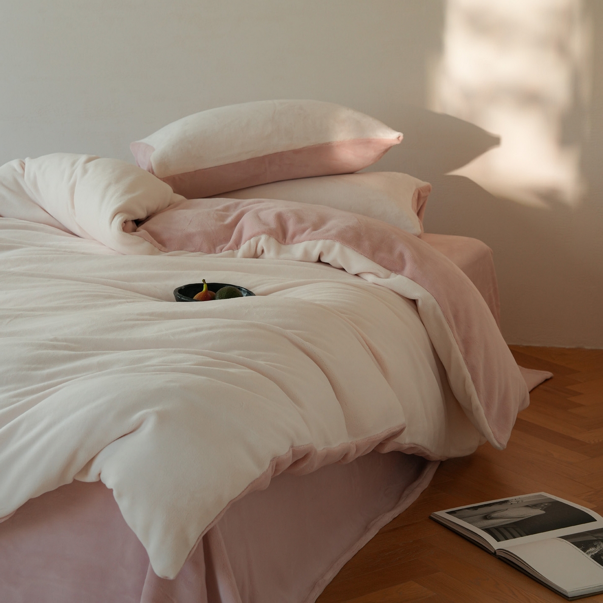 91家纺网 家纺一手货源 找家纺 简纯主义 2025新款撞色牛奶绒那不勒斯系列四件套 仙仙粉