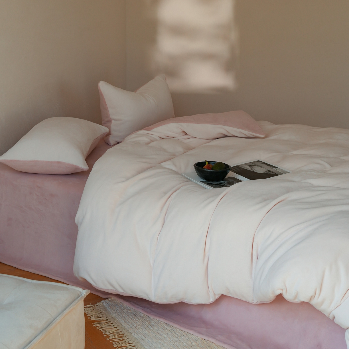 91家纺网 家纺一手货源 找家纺 简纯主义 2025新款撞色牛奶绒那不勒斯系列四件套 仙仙粉