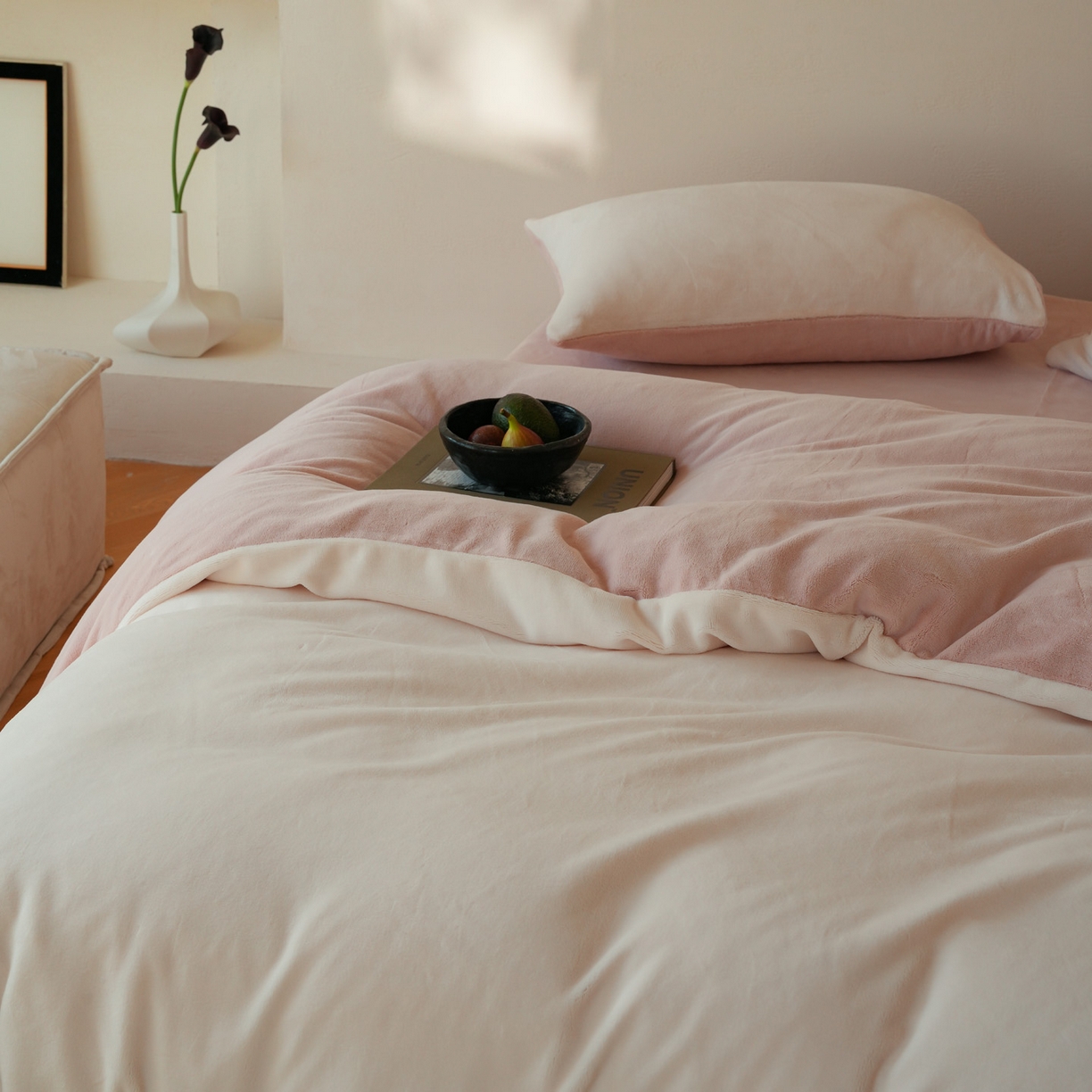 91家纺网 家纺一手货源 找家纺 简纯主义 2025新款撞色牛奶绒那不勒斯系列四件套 仙仙粉