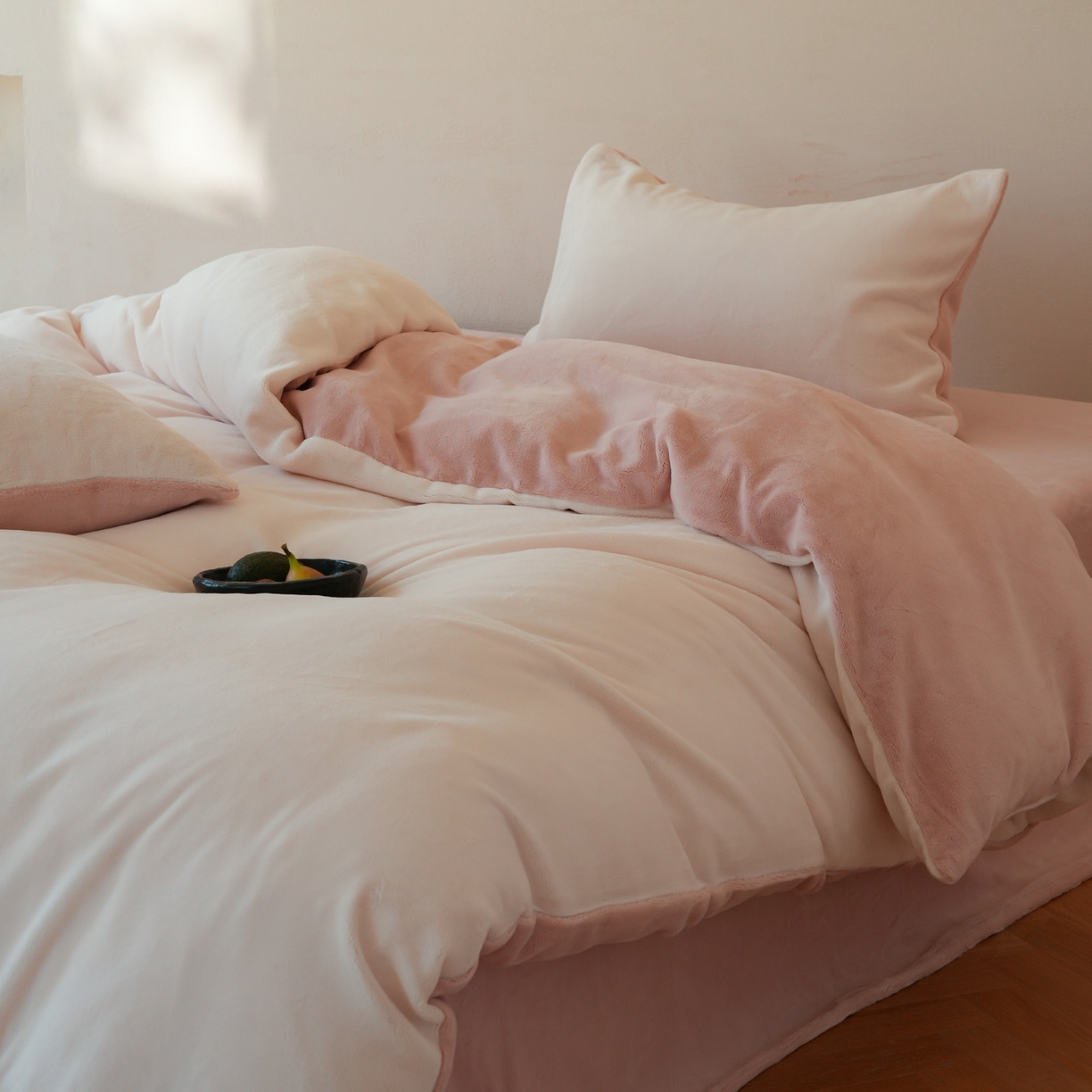 91家纺网 家纺一手货源 找家纺 简纯主义 2025新款撞色牛奶绒那不勒斯系列四件套 仙仙粉