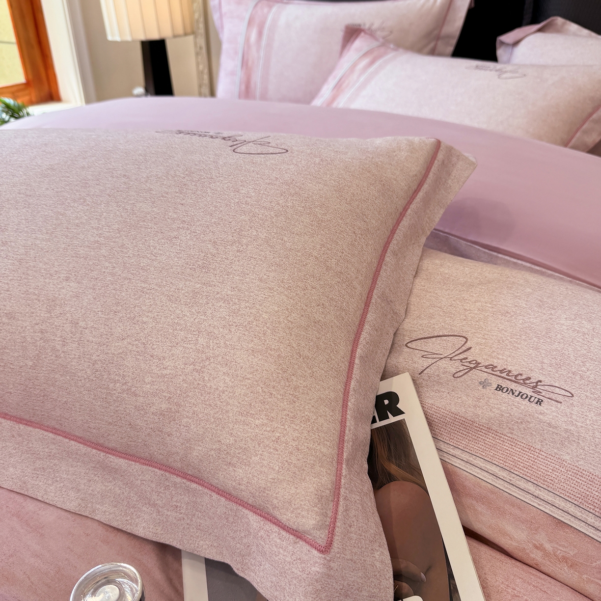 91家纺网 家纺一手货源 找家纺 星座家纺 2025秋冬新款全棉磨毛数码印花四件套 枕月织梦-粉