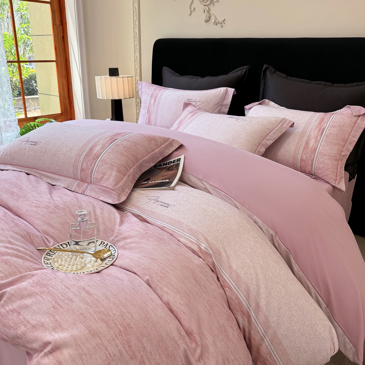 91家纺网 家纺一手货源 找家纺 星座家纺 2025秋冬新款全棉磨毛数码印花四件套 枕月织梦-粉