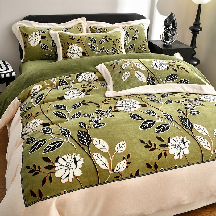 91家纺网 家纺一手货源 找家纺 （总）妮恒美家纺 2025新款高克重雕花牛奶绒大拼角四件套-知秋系列