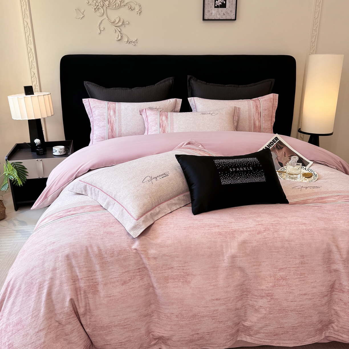 91家纺网 家纺一手货源 找家纺 星座家纺 2025秋冬新款全棉磨毛数码印花四件套 枕月织梦-粉