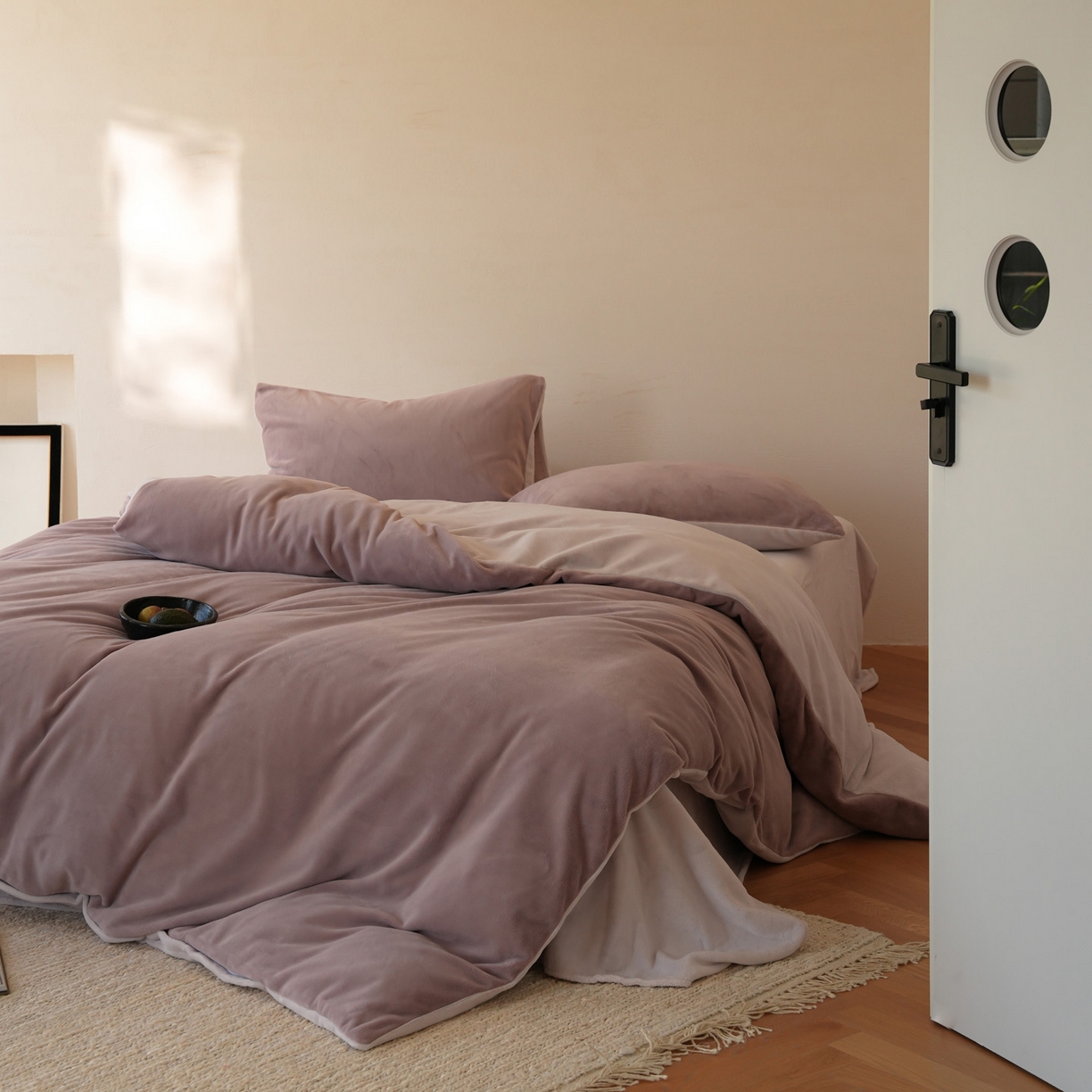 91家纺网 家纺一手货源 找家纺 简纯主义 2025新款撞色牛奶绒那不勒斯系列四件套 芋泥