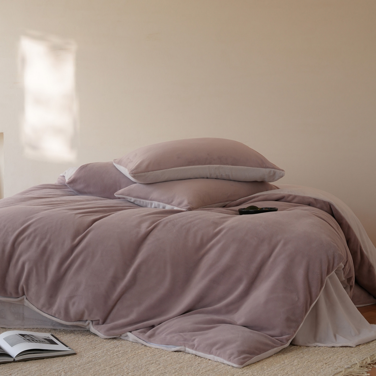 91家纺网 家纺一手货源 找家纺 简纯主义 2025新款撞色牛奶绒那不勒斯系列四件套 芋泥