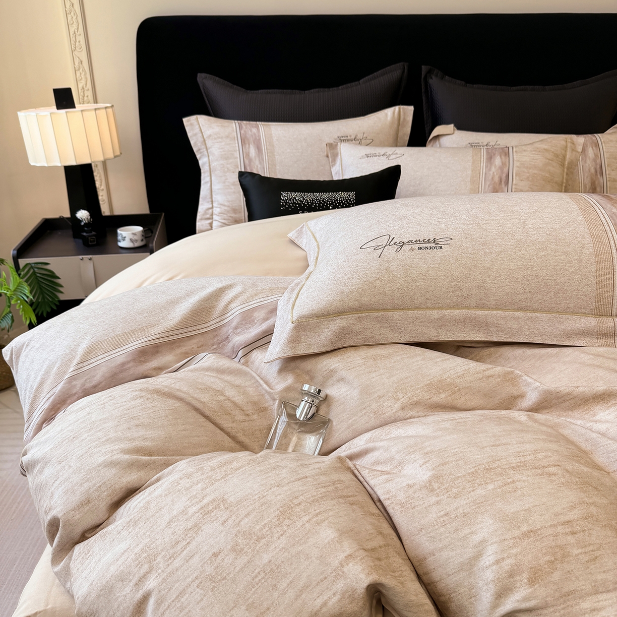 91家纺网 家纺一手货源 找家纺 星座家纺 2025秋冬新款全棉磨毛数码印花四件套 枕月织梦-黄