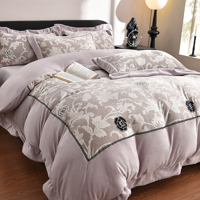 91家纺网 家纺一手货源 找家纺 妮恒美家纺 2025新款高克重婴儿绒四件套-知秋系列 知秋-暖心紫