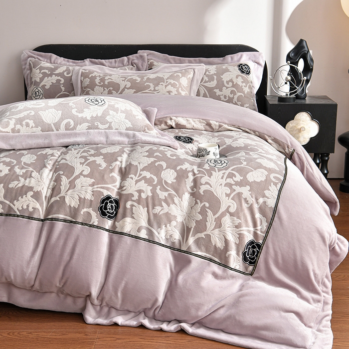 91家纺网 家纺一手货源 找家纺 妮恒美家纺 2025新款高克重婴儿绒四件套-知秋系列 知秋-暖心紫