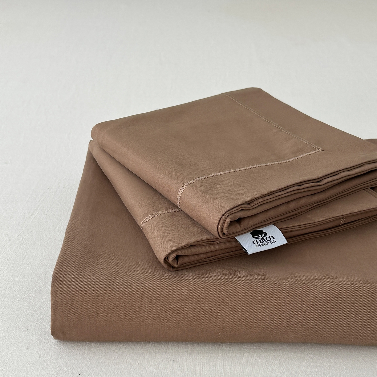 91家纺网 家纺一手货源 找家纺 宝时兰 2025新款加厚100%全棉长绒棉纯色磨毛单品床单纯棉枕套高密【提供买家秀/可定制其他尺寸】 摩卡棕