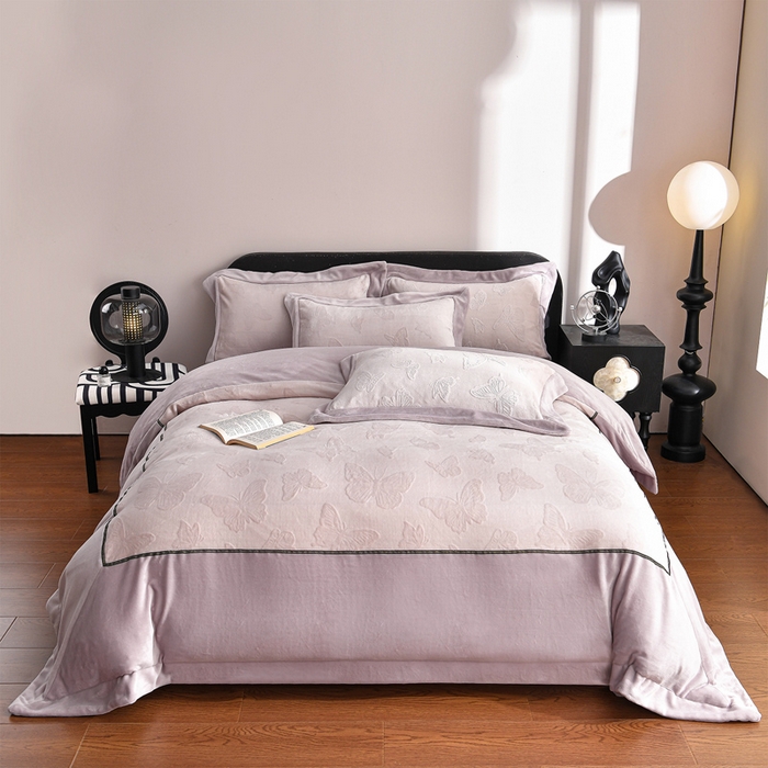 91家纺网 家纺一手货源 找家纺 妮恒美家纺 2025新款高克重婴儿绒四件套-知秋系列 蝶恋-暖心紫