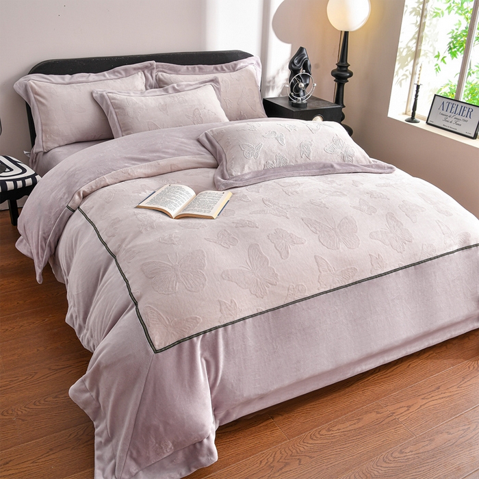 91家纺网 家纺一手货源 找家纺 妮恒美家纺 2025新款高克重婴儿绒四件套-知秋系列 蝶恋-暖心紫