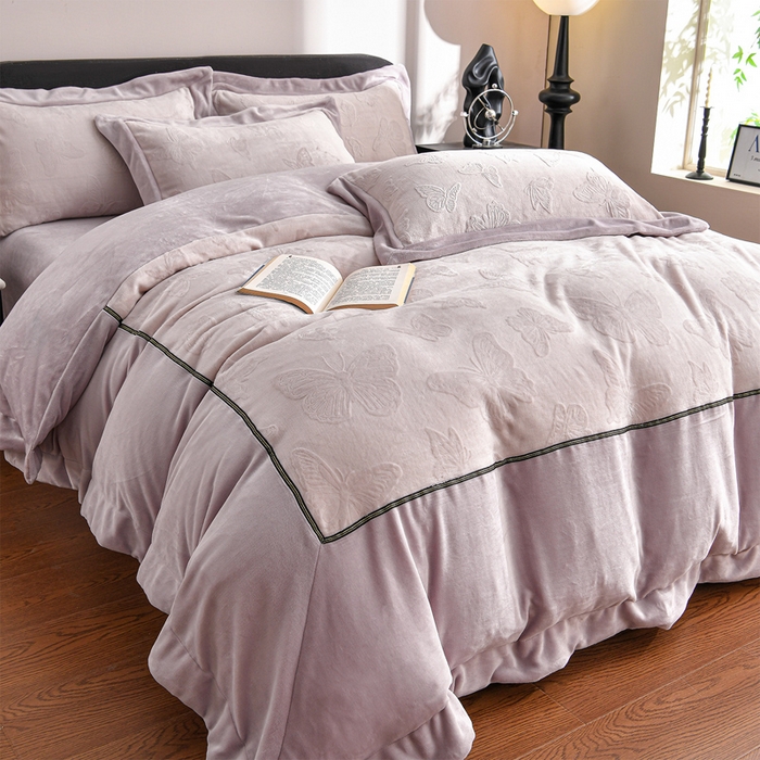 91家纺网 家纺一手货源 找家纺 妮恒美家纺 2025新款高克重婴儿绒四件套-知秋系列 蝶恋-暖心紫