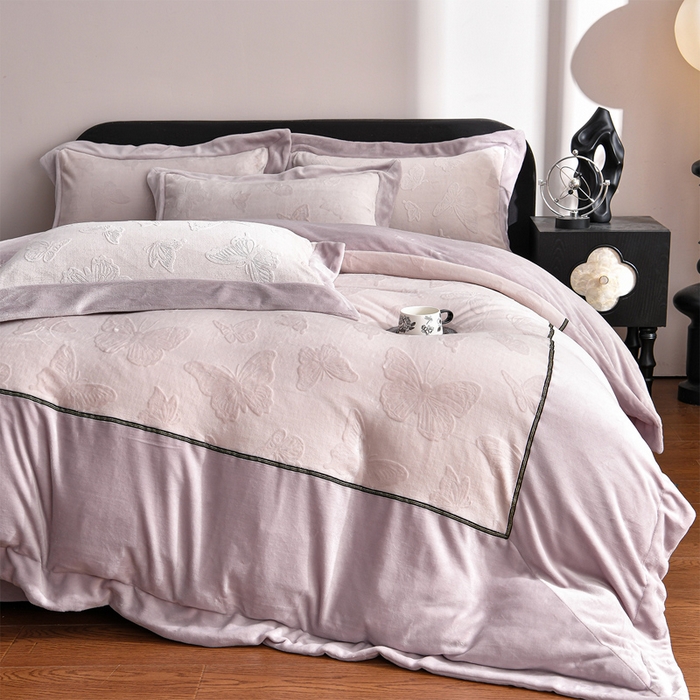 91家纺网 家纺一手货源 找家纺 妮恒美家纺 2025新款高克重婴儿绒四件套-知秋系列 蝶恋-暖心紫