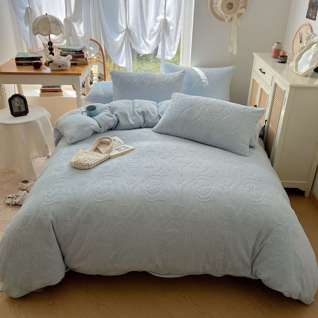 91家纺网 家纺一手货源 找家纺 （总）六巷胡同 2025新款INS博主风郁金香立体A类全消光雕花牛奶绒四件套