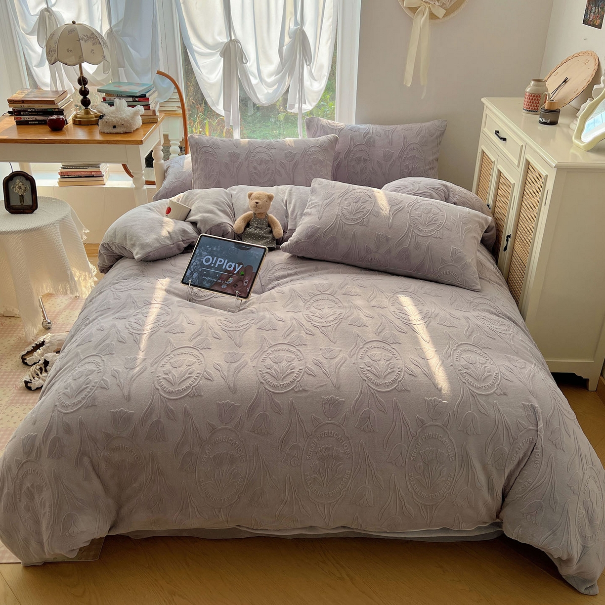 91家纺网 家纺一手货源 找家纺 六巷胡同 2025新款INS博主风郁金香立体A类全消光雕花牛奶绒四件套 郁金香蜜语-紫