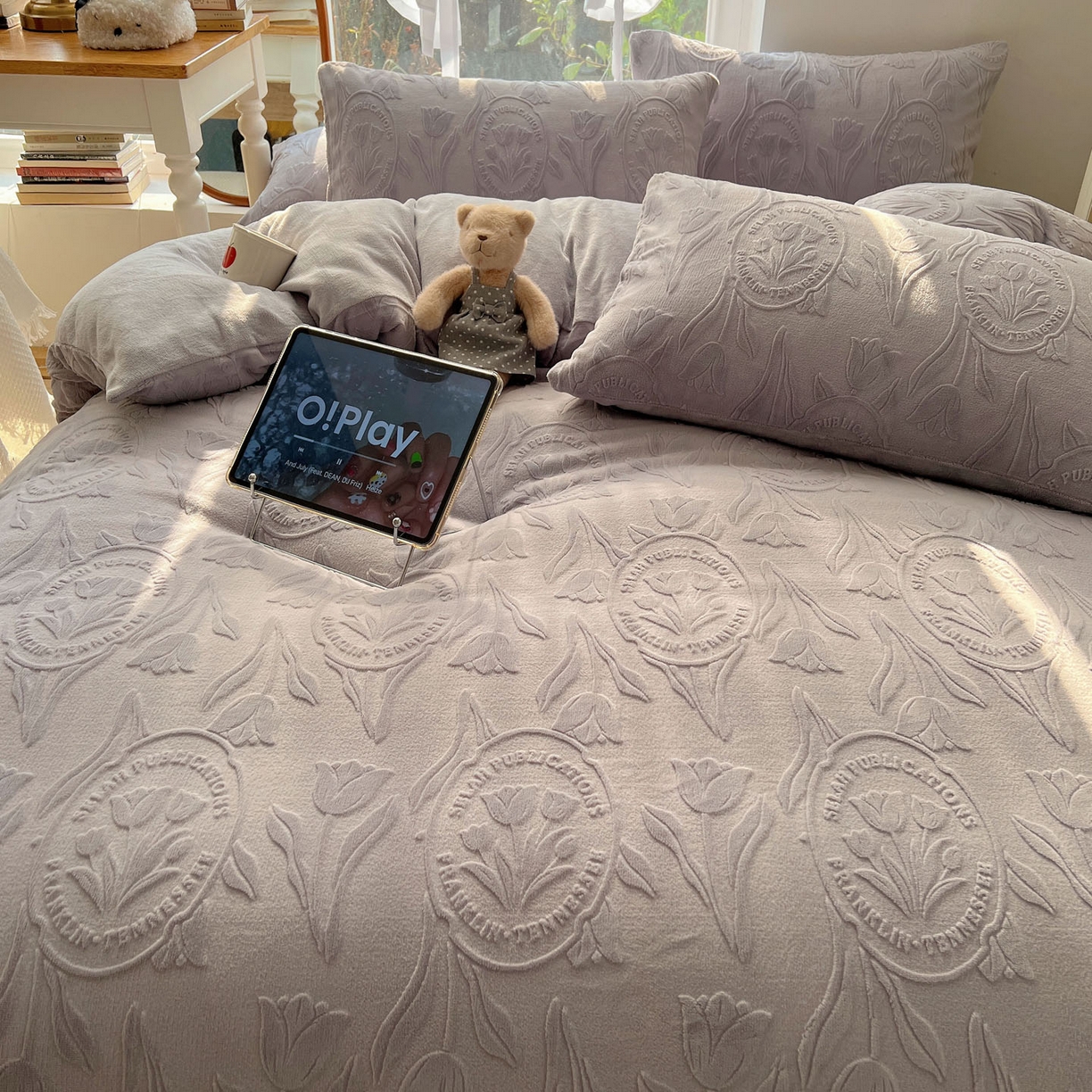 91家纺网 家纺一手货源 找家纺 六巷胡同 2025新款INS博主风郁金香立体A类全消光雕花牛奶绒四件套 郁金香蜜语-紫