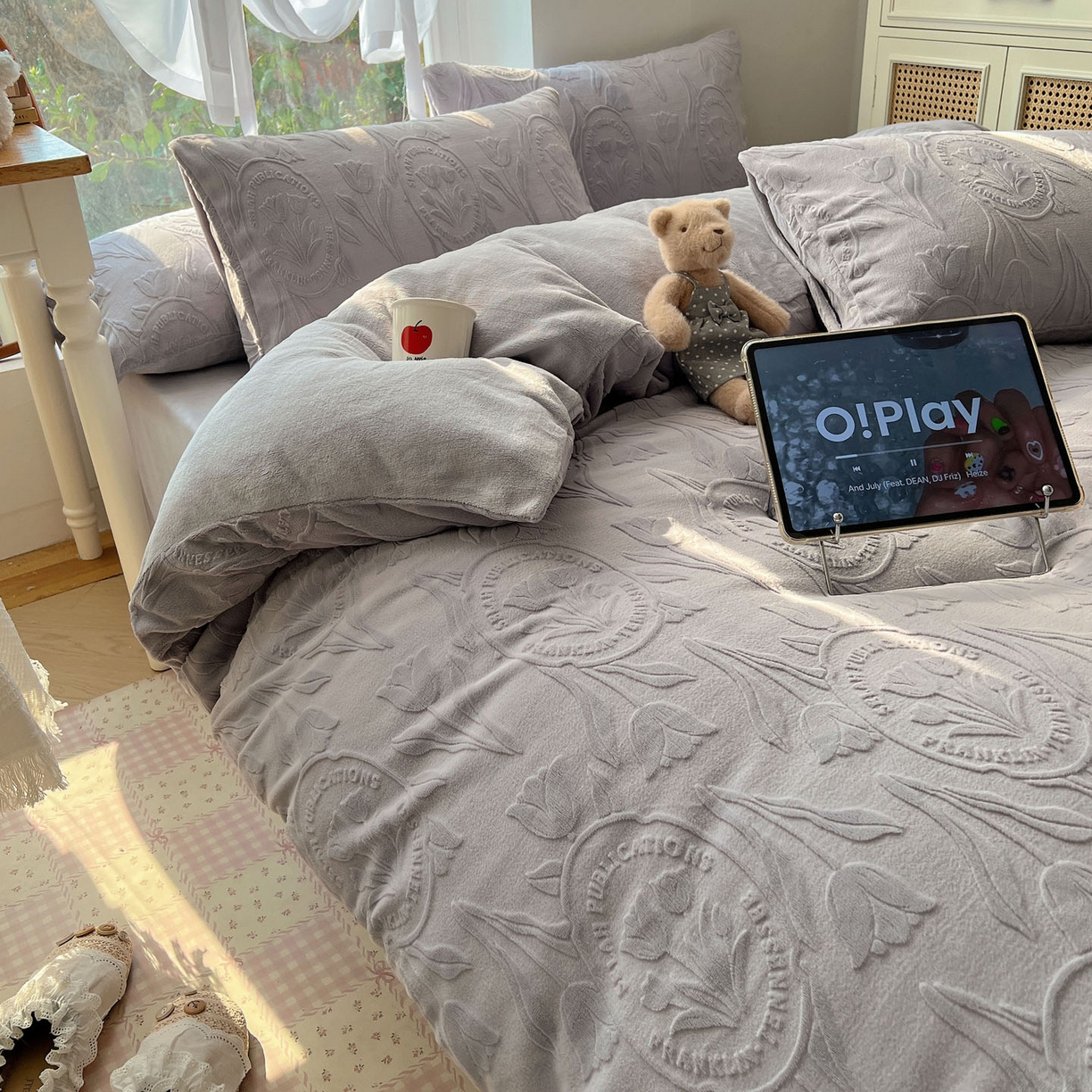 91家纺网 家纺一手货源 找家纺 六巷胡同 2025新款INS博主风郁金香立体A类全消光雕花牛奶绒四件套 郁金香蜜语-紫