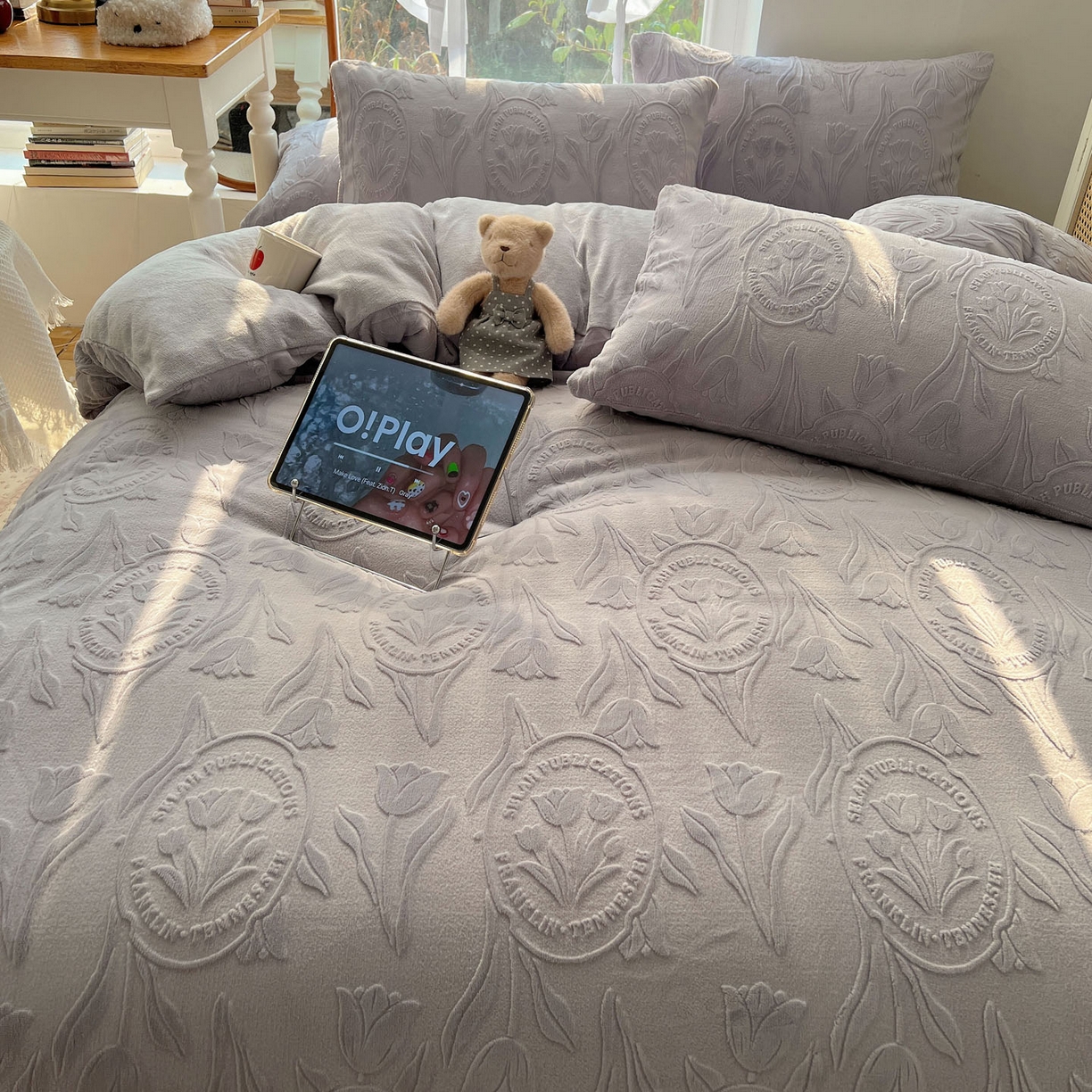 91家纺网 家纺一手货源 找家纺 六巷胡同 2025新款INS博主风郁金香立体A类全消光雕花牛奶绒四件套 郁金香蜜语-紫