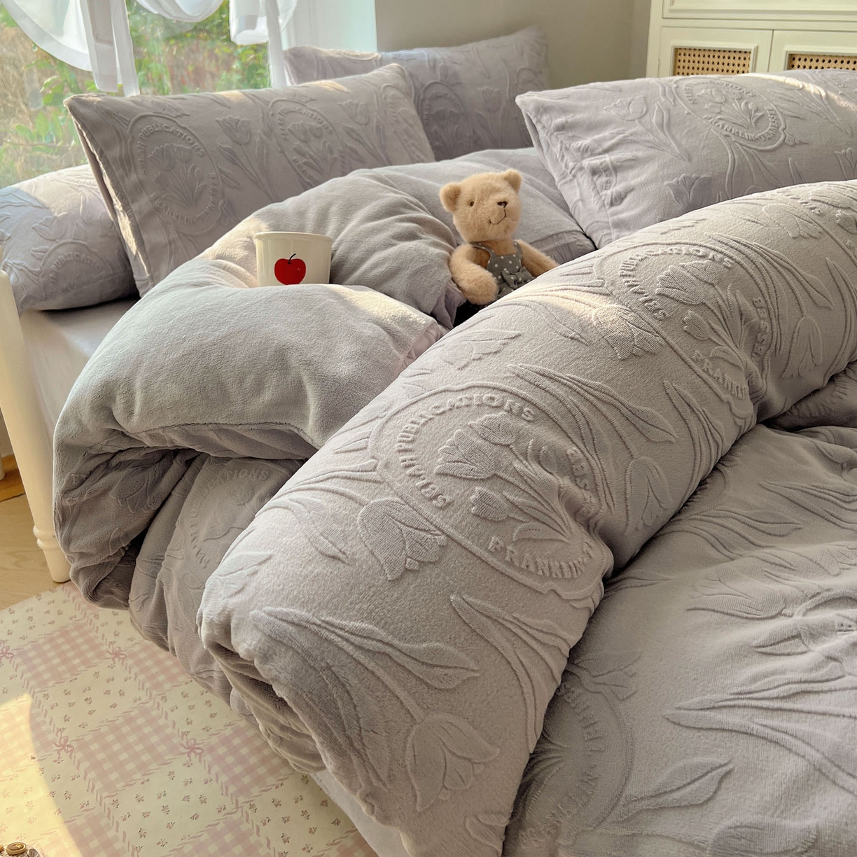 91家纺网 家纺一手货源 找家纺 六巷胡同 2025新款INS博主风郁金香立体A类全消光雕花牛奶绒四件套 郁金香蜜语-紫