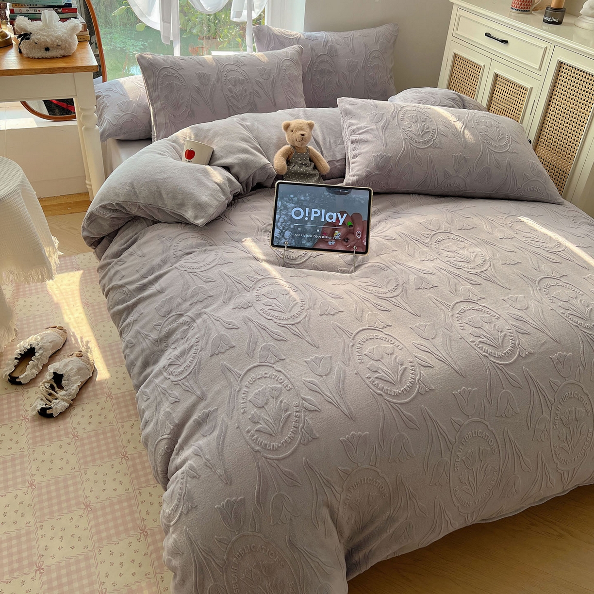 91家纺网 家纺一手货源 找家纺 六巷胡同 2025新款INS博主风郁金香立体A类全消光雕花牛奶绒四件套 郁金香蜜语-紫