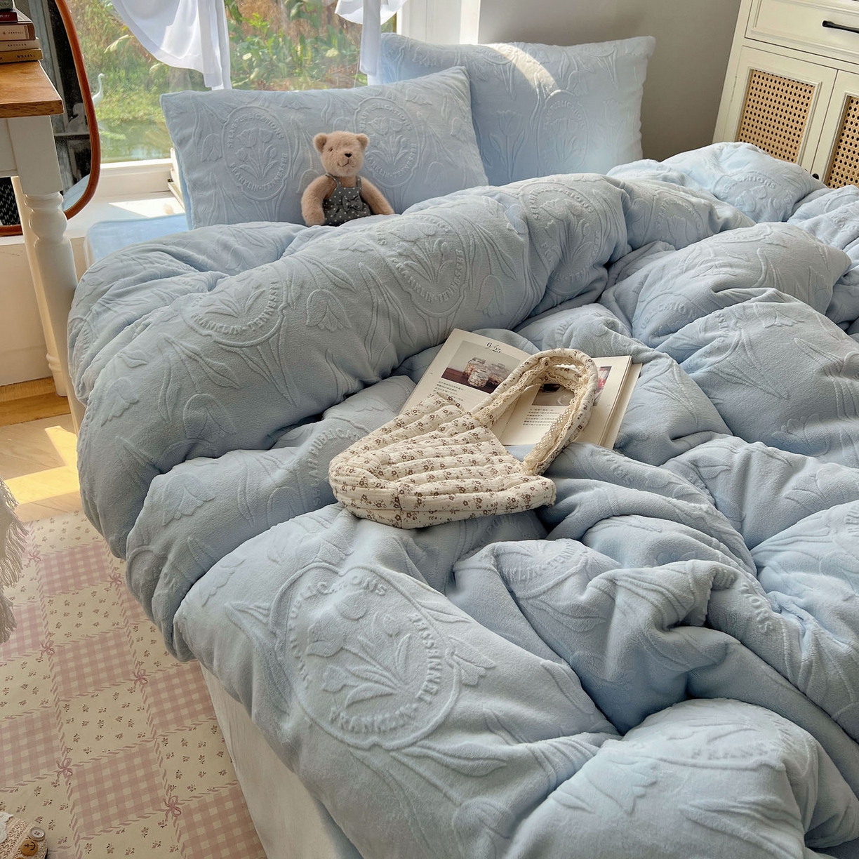 六巷胡同 2025新款INS博主风郁金香立体A类全消光雕花牛奶绒四件套 郁金香蜜语-蓝