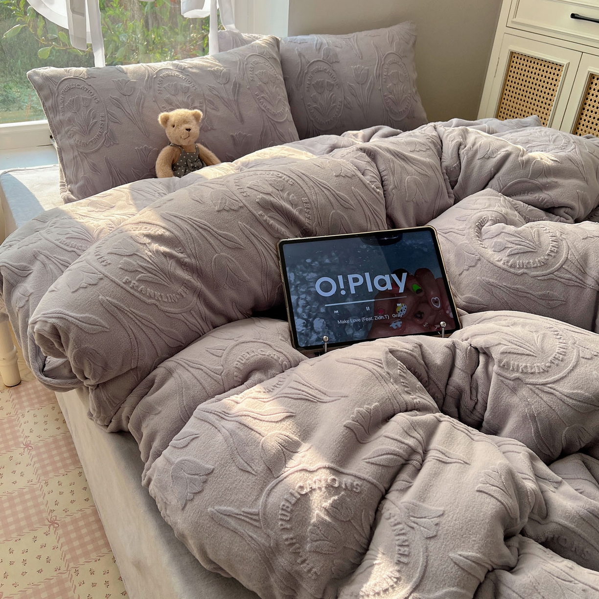 91家纺网 家纺一手货源 找家纺 （总）六巷胡同 2025新款INS博主风郁金香立体A类全消光雕花牛奶绒四件套