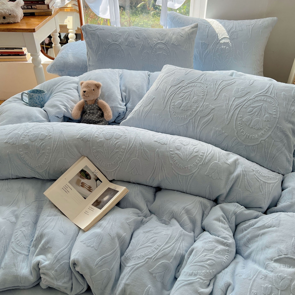 91家纺网 家纺一手货源 找家纺 六巷胡同 2025新款INS博主风郁金香立体A类全消光雕花牛奶绒四件套 郁金香蜜语-蓝