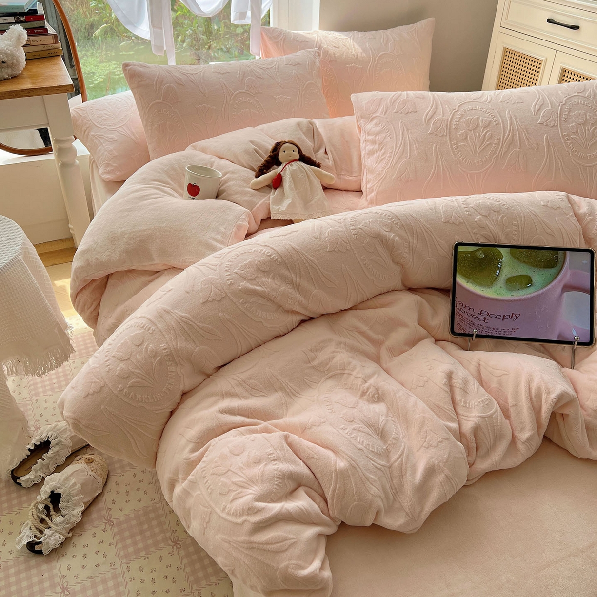 91家纺网 家纺一手货源 找家纺 （总）六巷胡同 2025新款INS博主风郁金香立体A类全消光雕花牛奶绒四件套