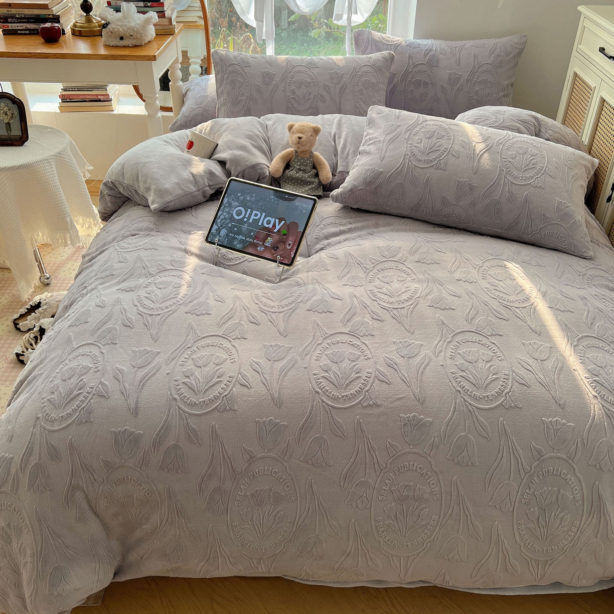 91家纺网 家纺一手货源 找家纺 六巷胡同 2025新款INS博主风郁金香立体A类全消光雕花牛奶绒四件套 郁金香蜜语-紫