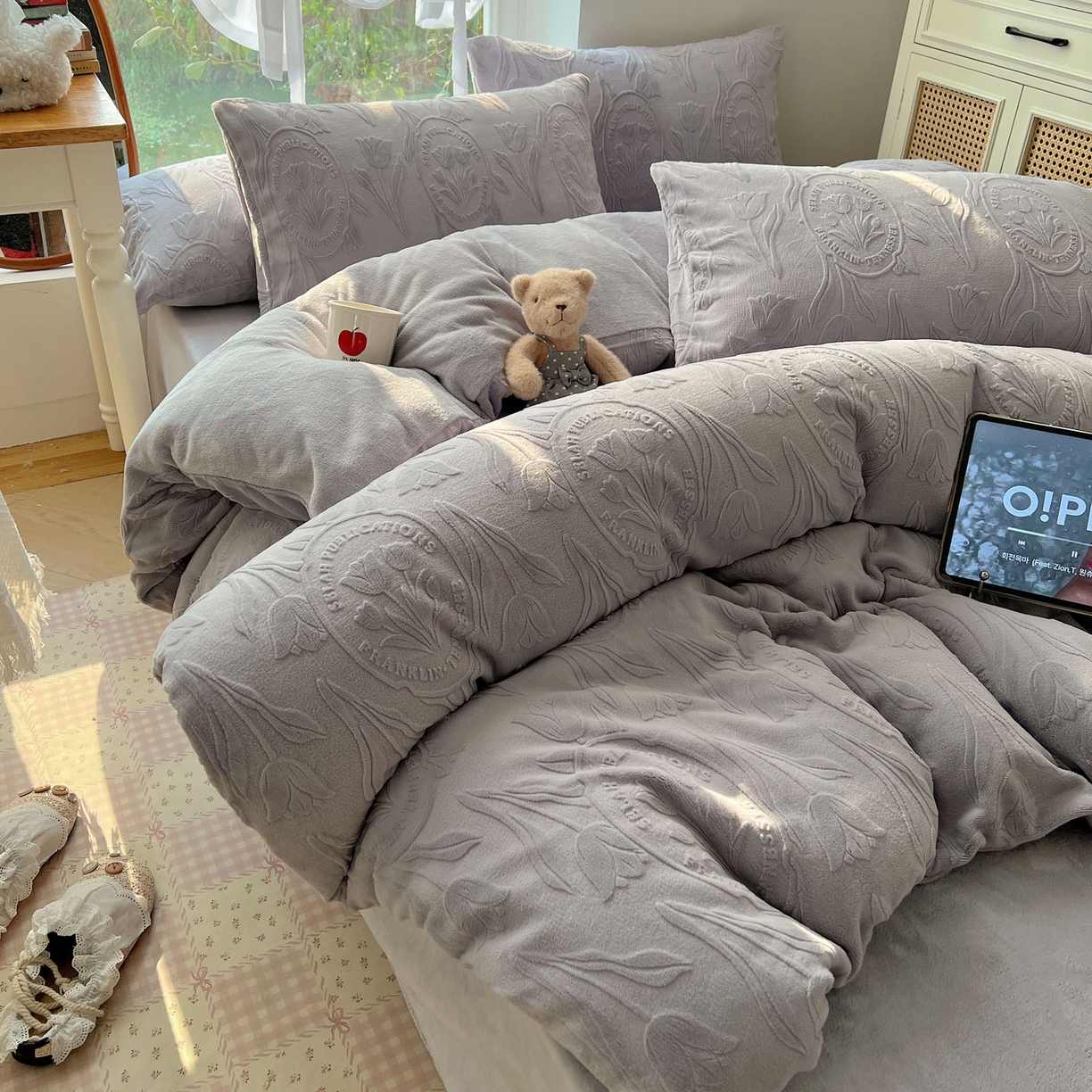 91家纺网 家纺一手货源 找家纺 六巷胡同 2025新款INS博主风郁金香立体A类全消光雕花牛奶绒四件套 郁金香蜜语-紫