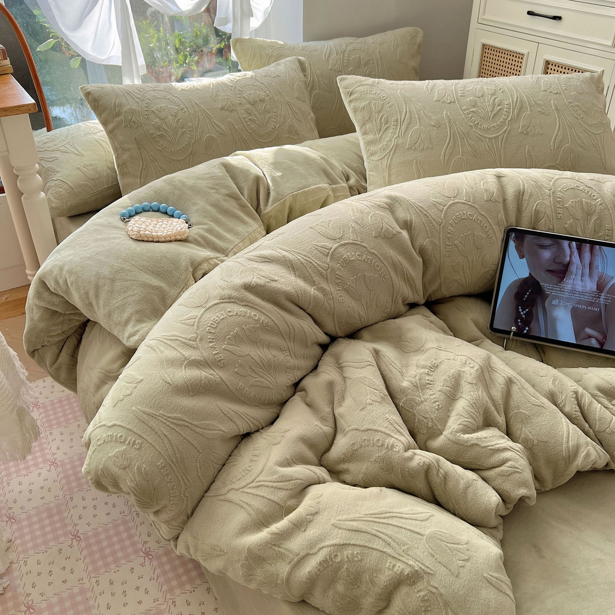 91家纺网 家纺一手货源 找家纺 六巷胡同 2025新款INS博主风郁金香立体A类全消光雕花牛奶绒四件套 郁金香蜜语-绿