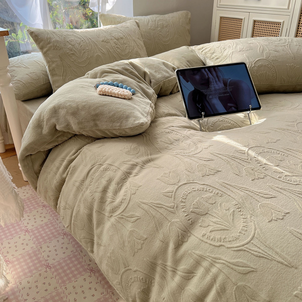 91家纺网 家纺一手货源 找家纺 六巷胡同 2025新款INS博主风郁金香立体A类全消光雕花牛奶绒四件套 郁金香蜜语-绿