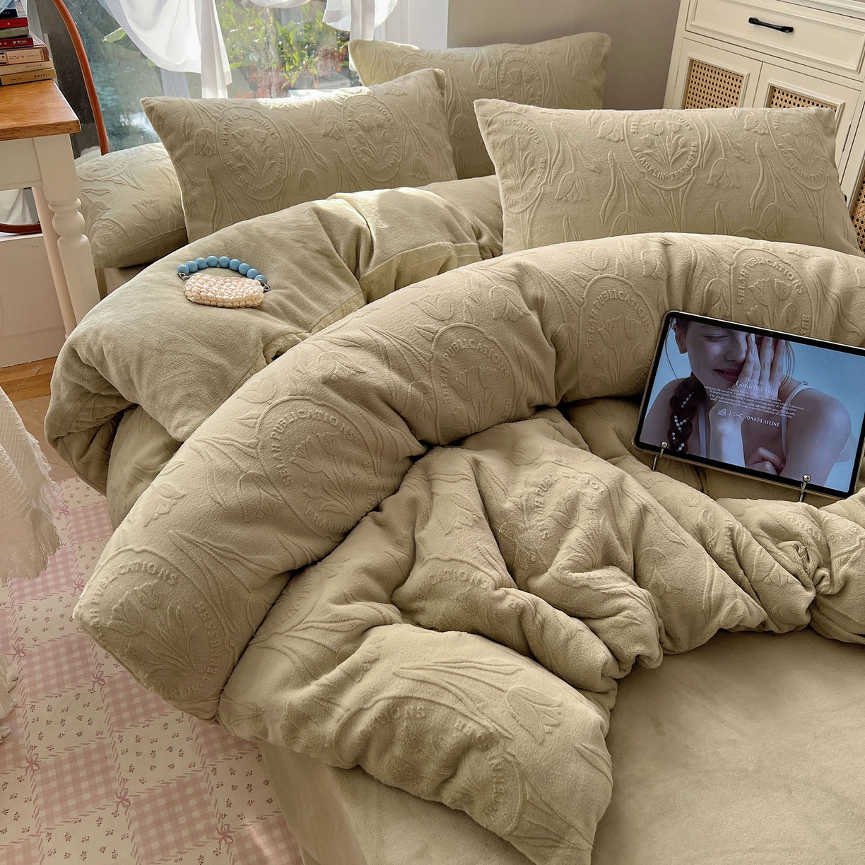 91家纺网 家纺一手货源 找家纺 六巷胡同 2025新款INS博主风郁金香立体A类全消光雕花牛奶绒四件套 郁金香蜜语-绿