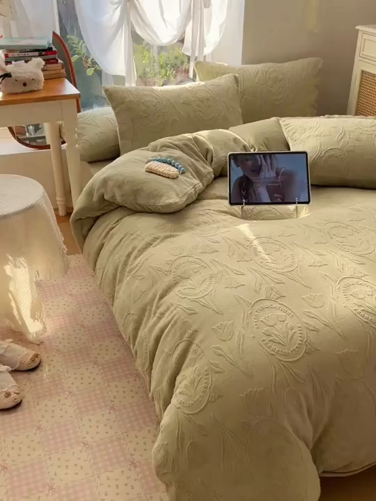 91家纺网 家纺一手货源 找家纺 六巷胡同 2025新款INS博主风郁金香立体A类全消光雕花牛奶绒四件套 郁金香蜜语-绿