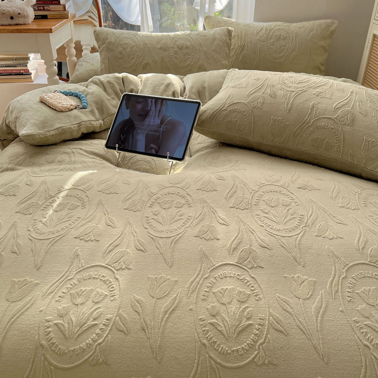 91家纺网 家纺一手货源 找家纺 六巷胡同 2025新款INS博主风郁金香立体A类全消光雕花牛奶绒四件套 郁金香蜜语-绿