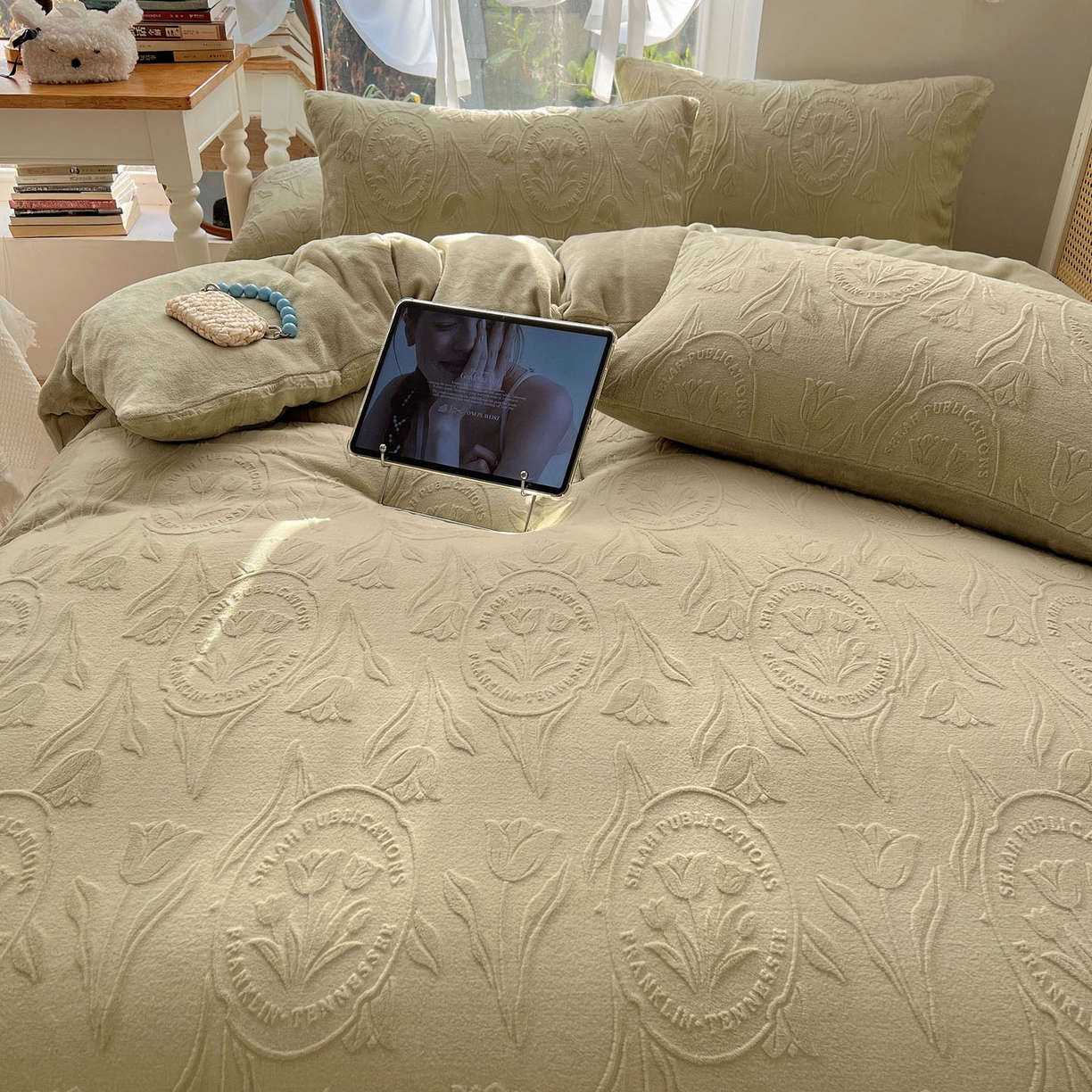 91家纺网 家纺一手货源 找家纺 六巷胡同 2025新款INS博主风郁金香立体A类全消光雕花牛奶绒四件套 郁金香蜜语-绿