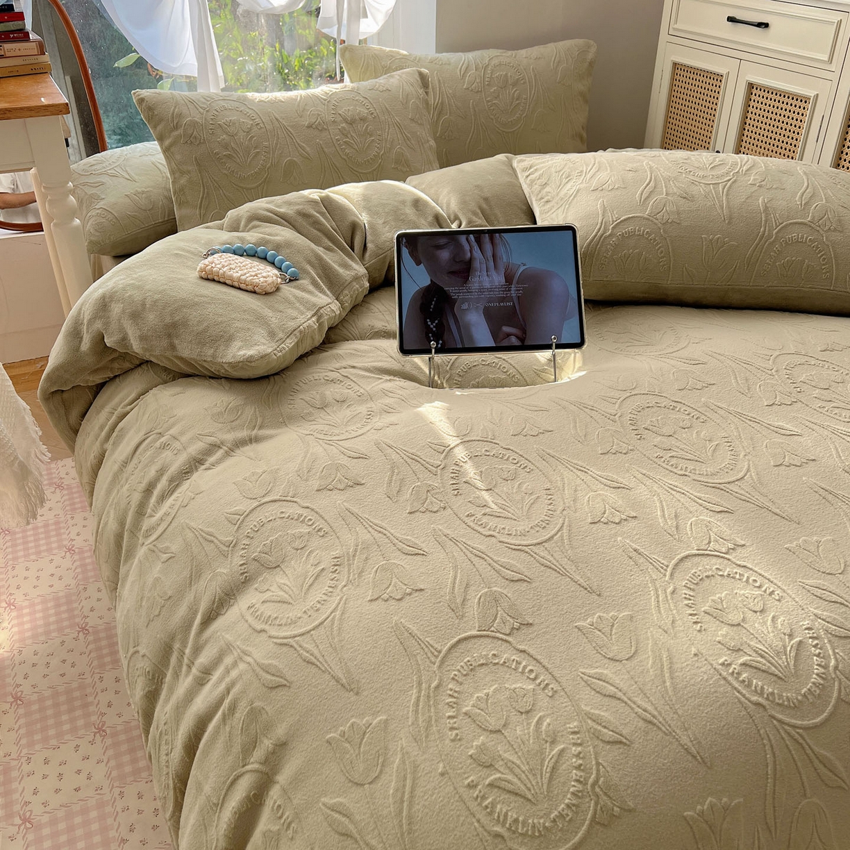 91家纺网 家纺一手货源 找家纺 六巷胡同 2025新款INS博主风郁金香立体A类全消光雕花牛奶绒四件套 郁金香蜜语-绿