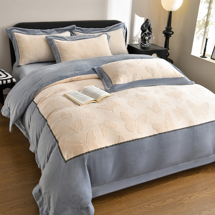 91家纺网 家纺一手货源 找家纺 妮恒美家纺 2025新款高克重婴儿绒四件套-知秋系列 蝶恋-石英灰