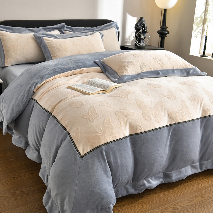 91家纺网 家纺一手货源 找家纺 妮恒美家纺 2025新款高克重婴儿绒四件套-知秋系列 蝶恋-石英灰