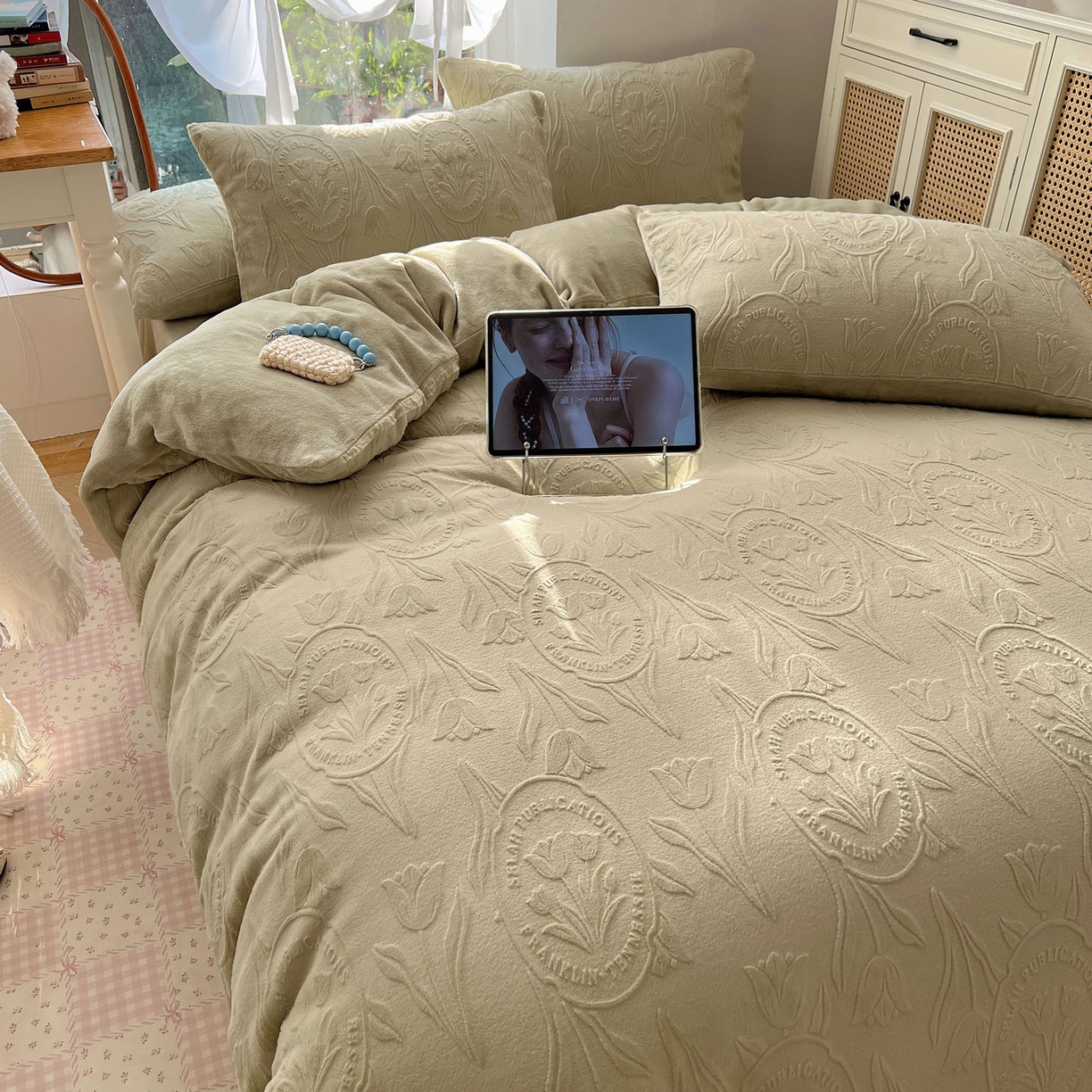 91家纺网 家纺一手货源 找家纺 六巷胡同 2025新款INS博主风郁金香立体A类全消光雕花牛奶绒四件套 郁金香蜜语-绿