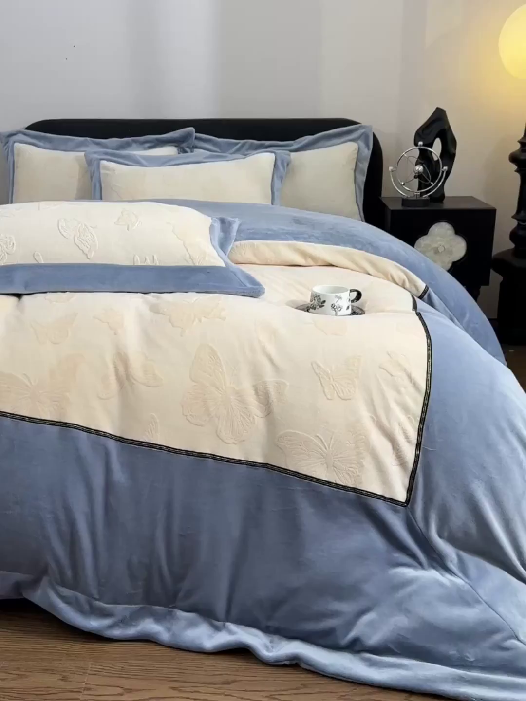 91家纺网 家纺一手货源 找家纺 妮恒美家纺 2025新款高克重婴儿绒四件套-知秋系列 蝶恋-石英灰