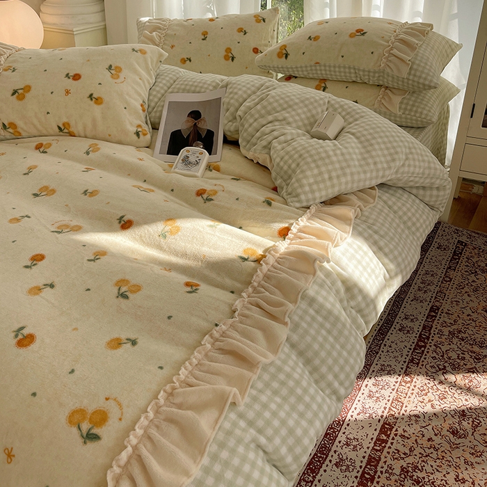 91家纺网 家纺一手货源 找家纺 瑞莱 （持续上新）2025冬季新款拼接款花边牛奶绒四件套 奶油樱桃