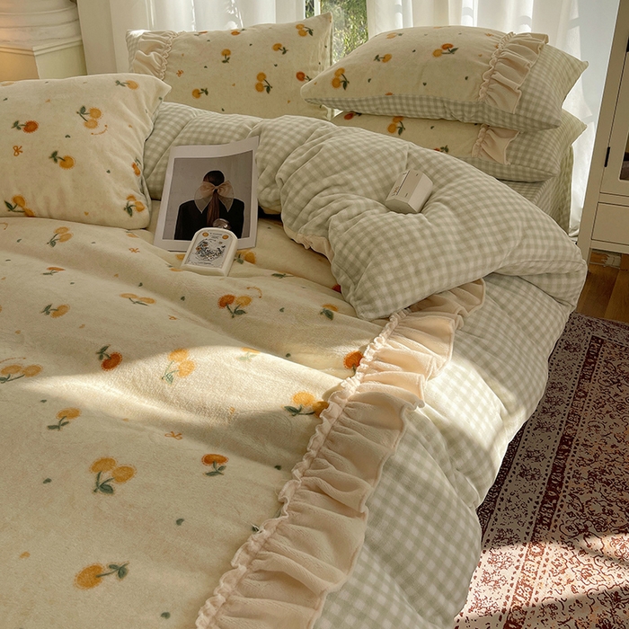 91家纺网 家纺一手货源 找家纺 瑞莱 （持续上新）2025冬季新款拼接款花边牛奶绒四件套 奶油樱桃