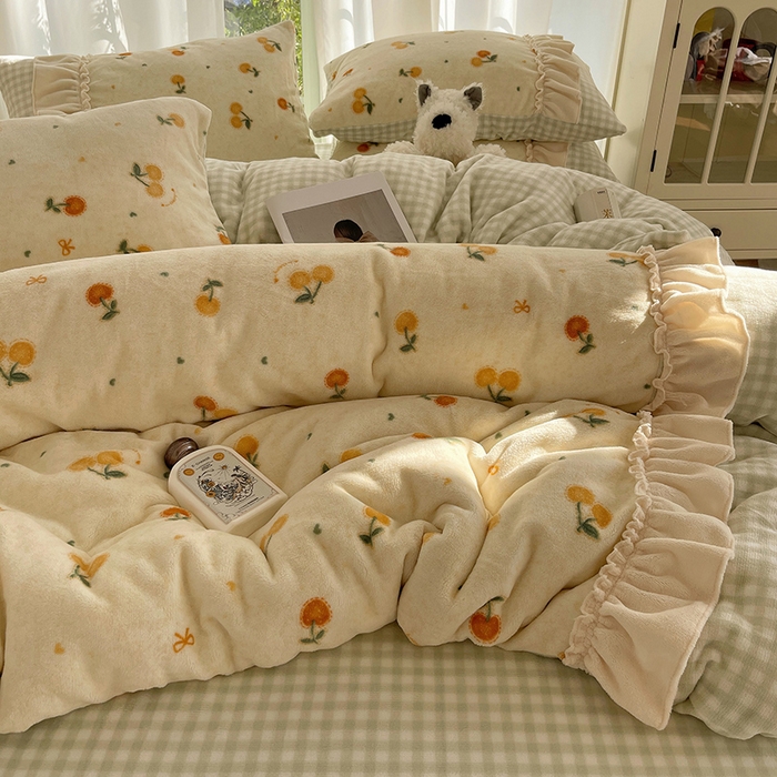 91家纺网 家纺一手货源 找家纺 瑞莱 （持续上新）2025冬季新款拼接款花边牛奶绒四件套 奶油樱桃