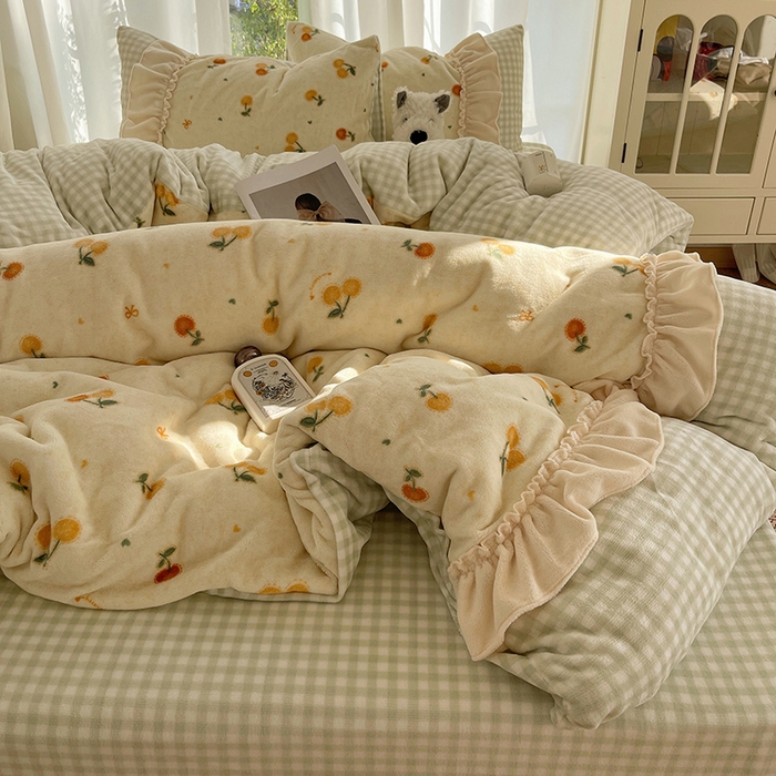 91家纺网 家纺一手货源 找家纺 瑞莱 （持续上新）2025冬季新款拼接款花边牛奶绒四件套 奶油樱桃