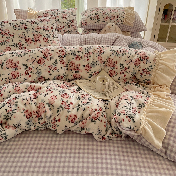 91家纺网 家纺一手货源 找家纺 瑞莱 （持续上新）2025冬季新款拼接款花边牛奶绒四件套 雪中梅