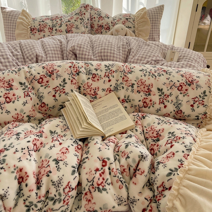 91家纺网 家纺一手货源 找家纺 瑞莱 （持续上新）2025冬季新款拼接款花边牛奶绒四件套 雪中梅