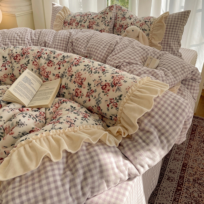 91家纺网 家纺一手货源 找家纺 瑞莱 （持续上新）2025冬季新款拼接款花边牛奶绒四件套 雪中梅